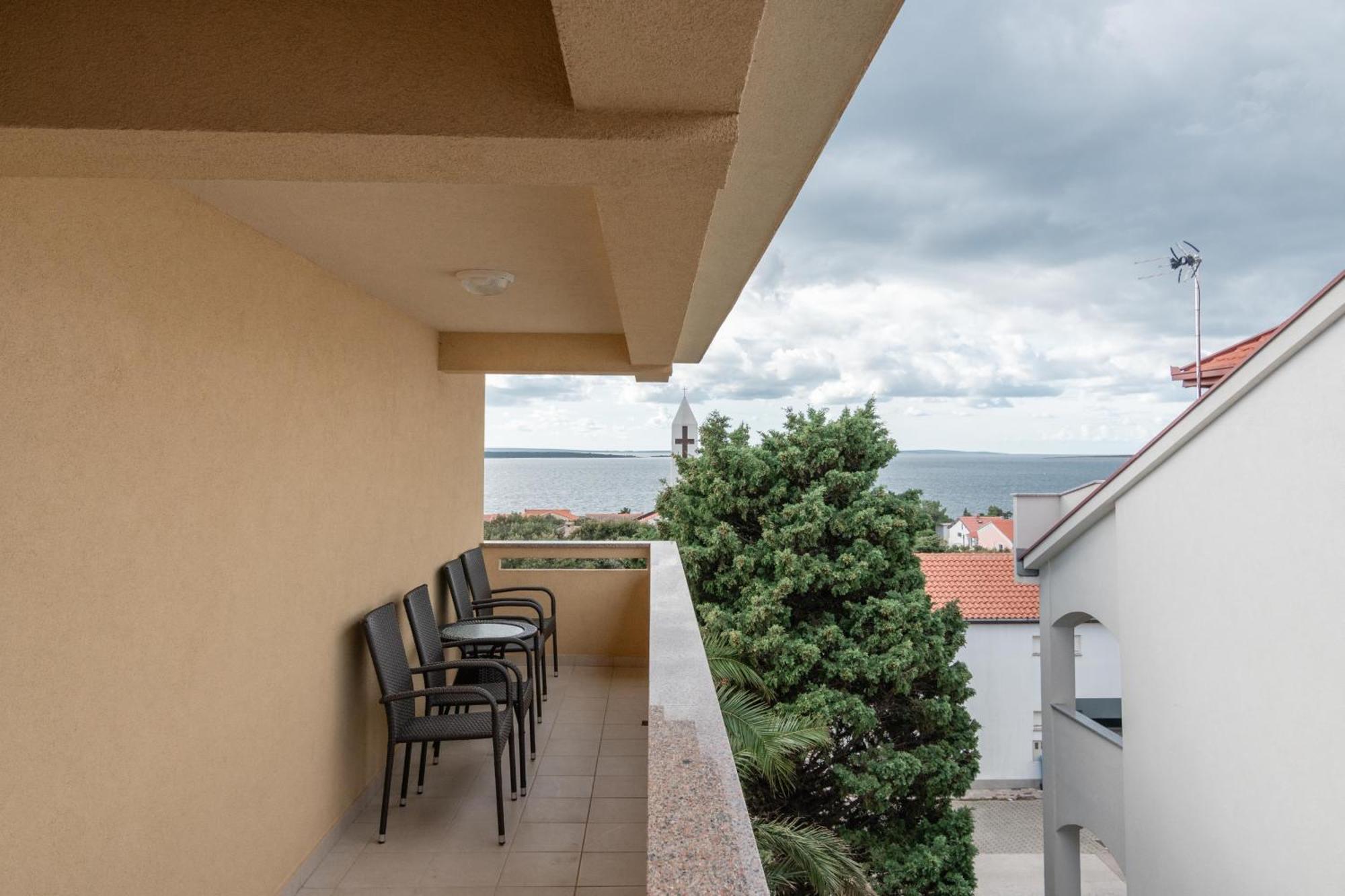 Apartments With A Parking Space Mandre, Pag - 18748 コラン エクステリア 写真