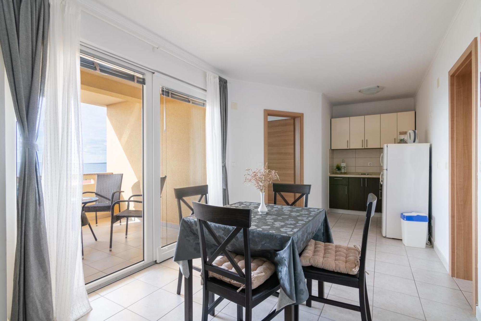 Apartments With A Parking Space Mandre, Pag - 18748 コラン エクステリア 写真