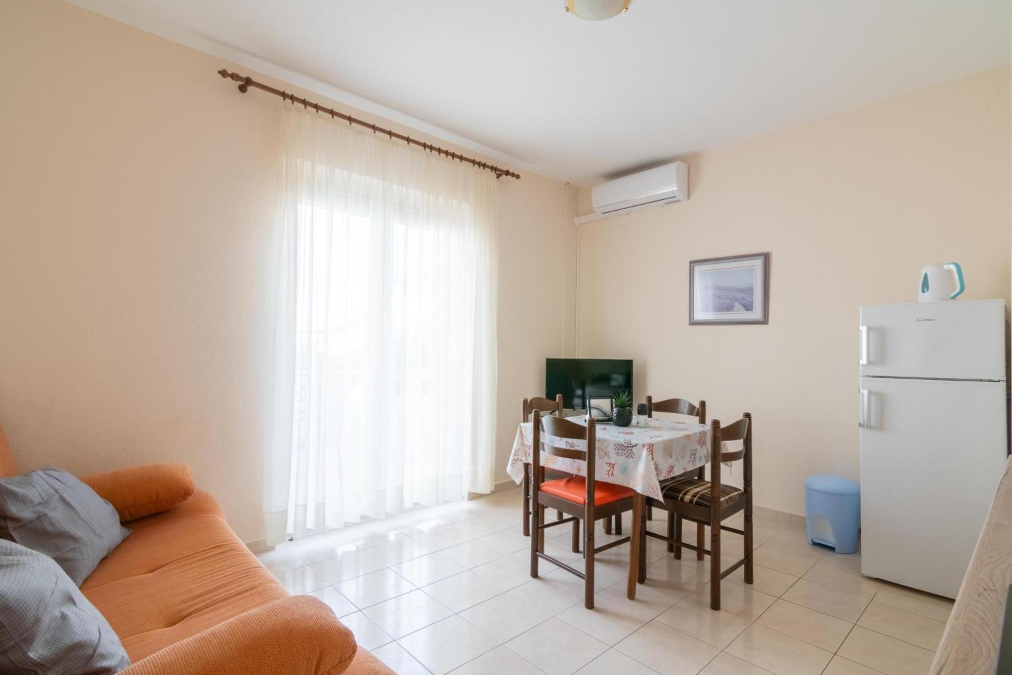 Apartments With A Parking Space Mandre, Pag - 18748 コラン エクステリア 写真