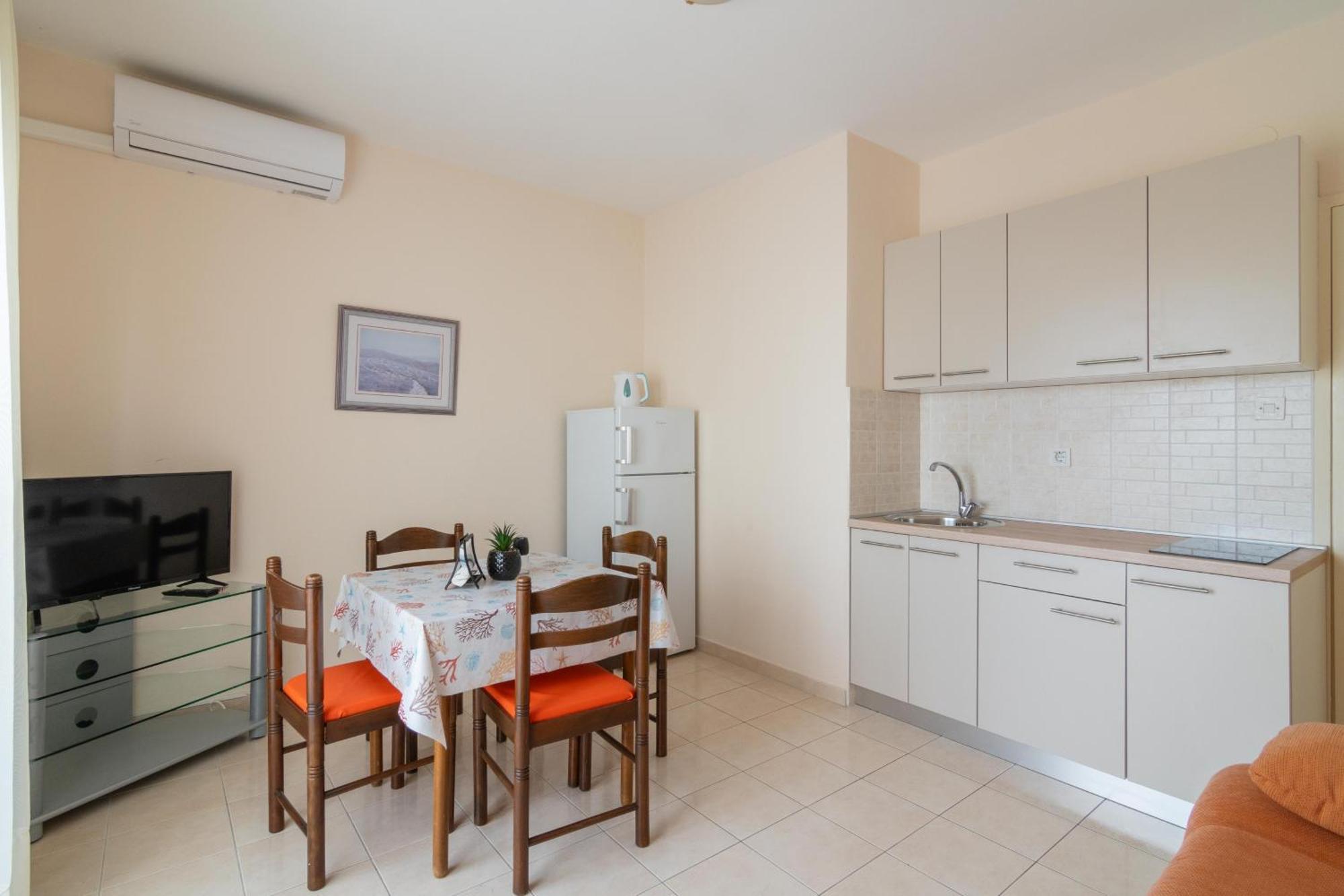 Apartments With A Parking Space Mandre, Pag - 18748 コラン エクステリア 写真