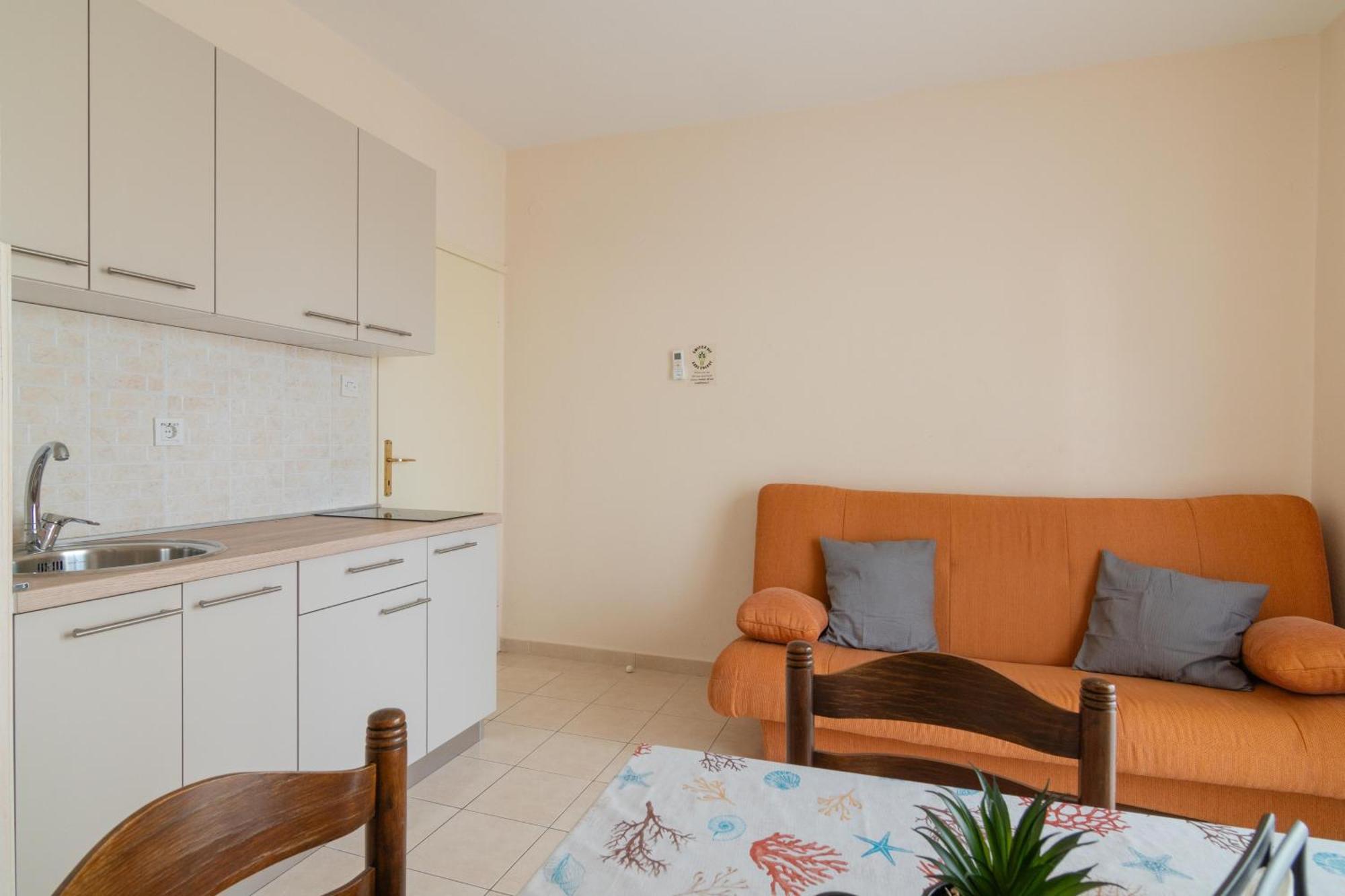 Apartments With A Parking Space Mandre, Pag - 18748 コラン 部屋 写真